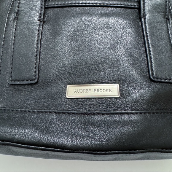 Audrey Brooke Black Leather Shoulder Bag - Picture 2 of 5